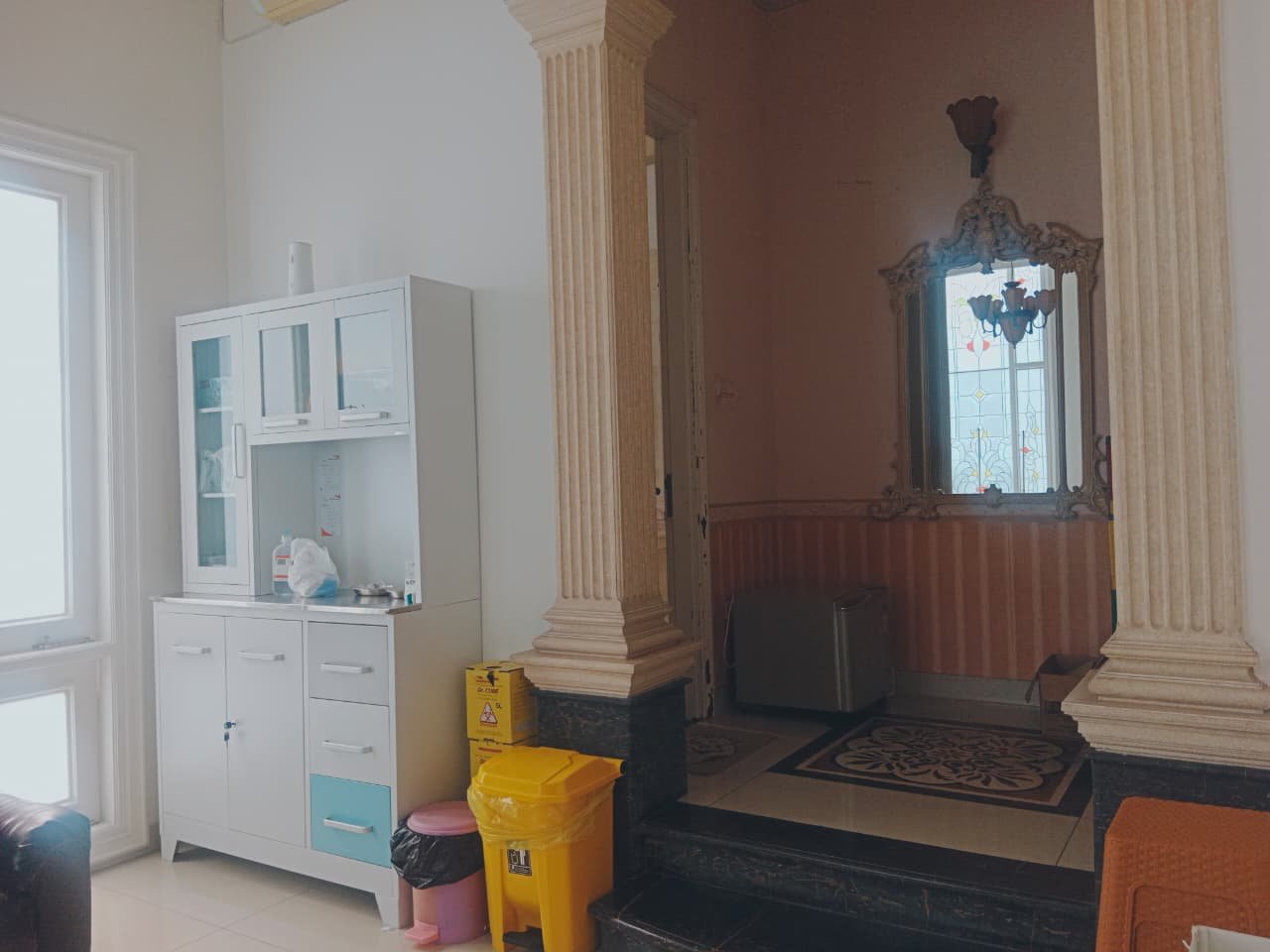 Area utama Klinik Utama Medika